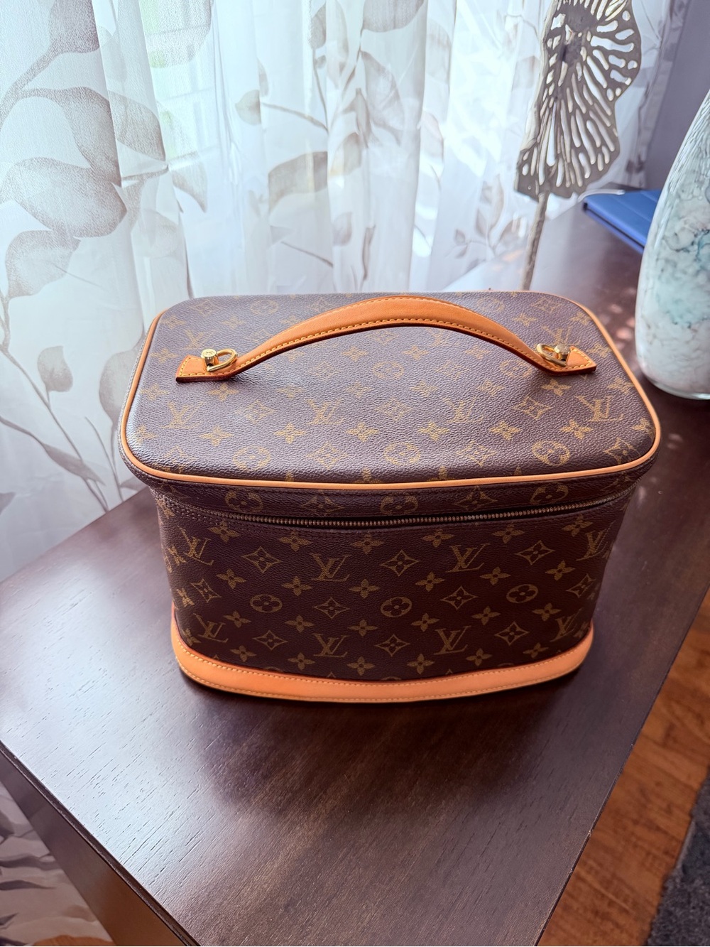 Louis Vuitton Nice Vanity